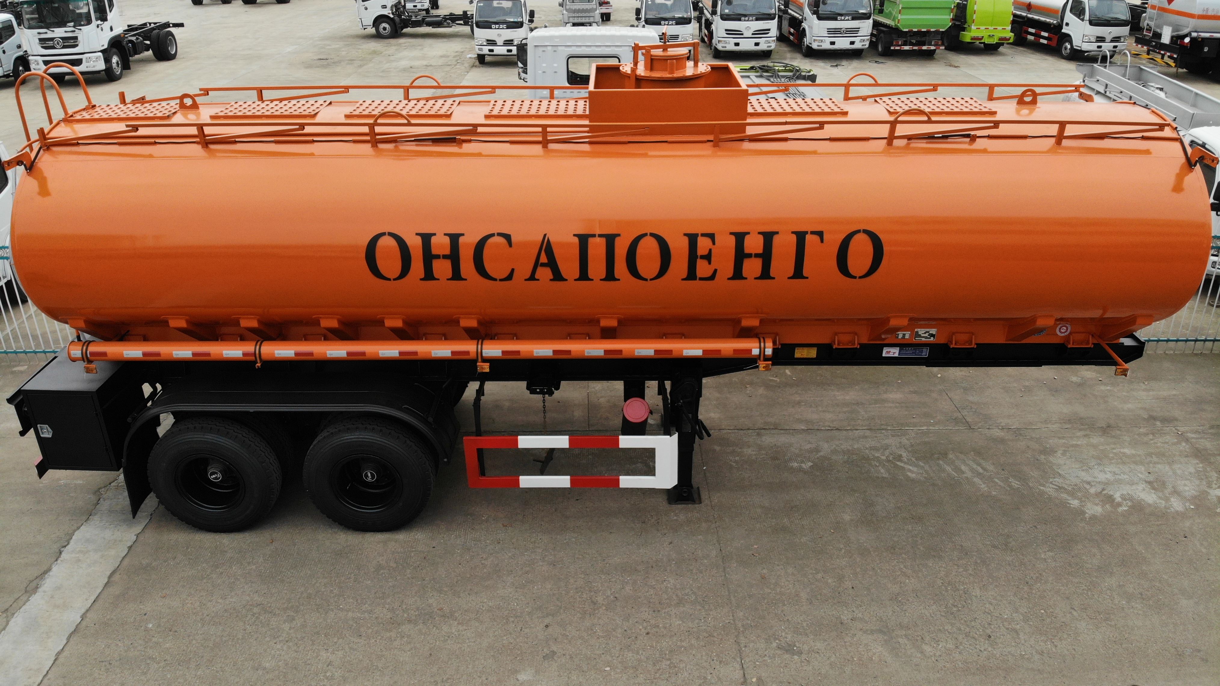 10臺外貿(mào)出口運(yùn)油半掛車，10臺?；饭捃嚢l(fā)車交付客戶